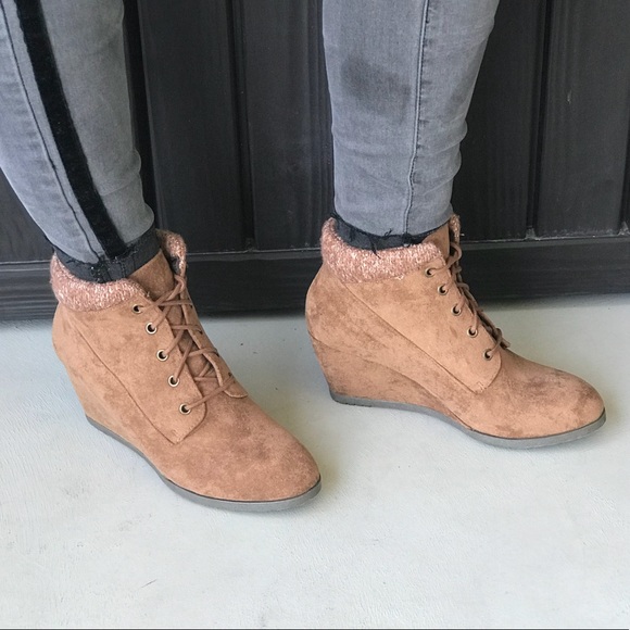 Sporty Sweater Lined Lace Up Wedge Booties - Picture 4 of 8